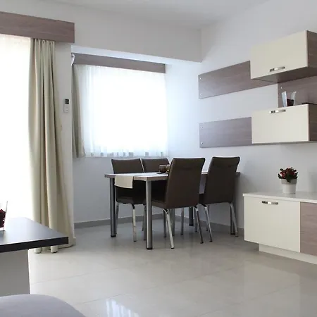 Laurus I Appartamento Kožino