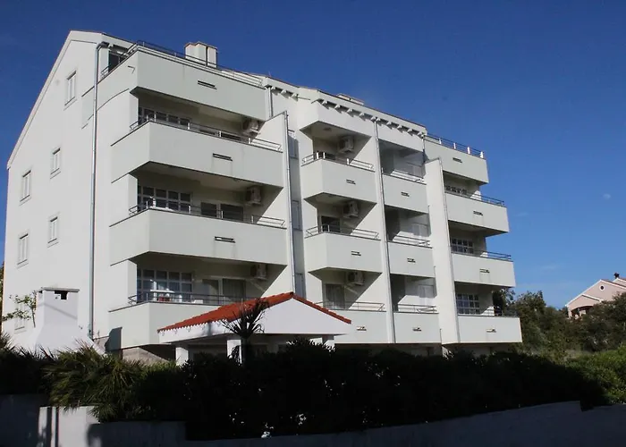 Appartement Laurus I *