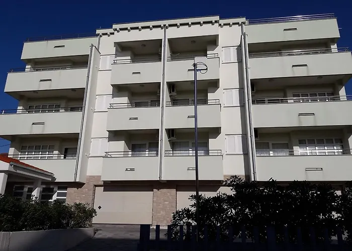 Appartement Laurus I *