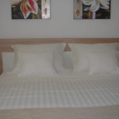 Laurus I Apartment