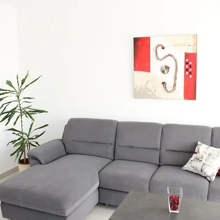 דירה Laurus I