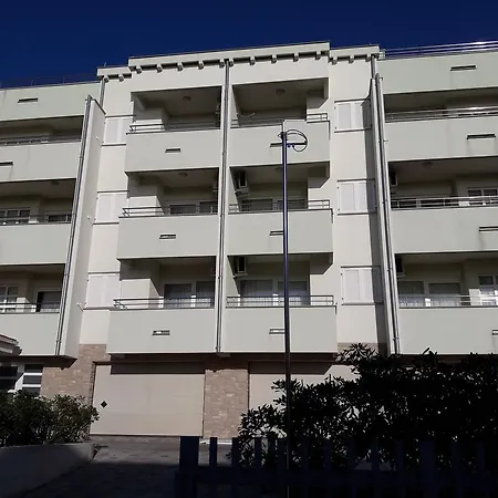 Apartmán Laurus I *